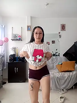 emilypoppy3 online show from April 20, 2026, 9:27 pm