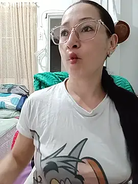 emilypoppy3 online show from June 9, 2026, 9:05 pm