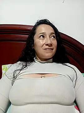 Snapshot of emilypoppy3 chatting on September 9, 2025, 1:27 am emilypoppy3 online show from September 9, 2025, 1:27 am