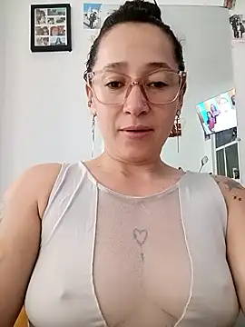 emilypoppy3 online show from May 7, 2026, 12:52 pm