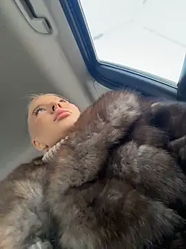 Snapshot of NewLale chatting on March 1, 2026, 3:28 am NewLale online show from March 1, 2026, 3:28 am