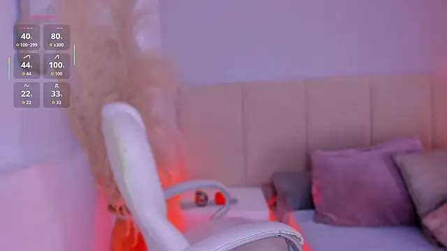 aprilebony  online show from May 6, 2026, 11:14 am