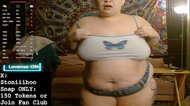 Snapshot of Stoniiiboo chatting on October 10, 2025, 12:50 pm Stoniiiboo online show from October 10, 2025, 12:50 pm