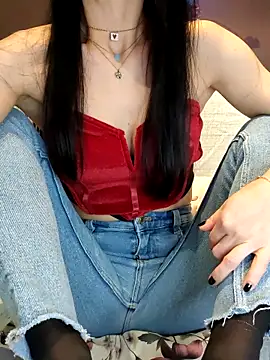 Melody87 online show from December 18, 2025, 7:40 pm