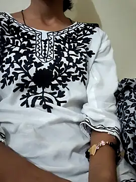 Snapshot of Kumkum_36 chatting on March 18, 2025, 1:01 pm Kumkum 36 online show from March 18, 2025, 1:01 pm