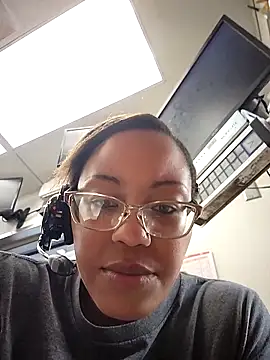 samone9 online show from October 15, 2025, 1:52 pm