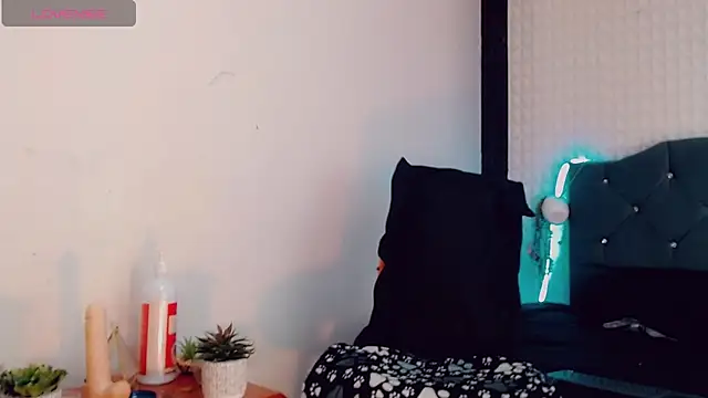 Snapshot of twoblacksexy chatting on February 4, 2025, 7:33 pm twoblacksexy online show from February 4, 2025, 7:33 pm