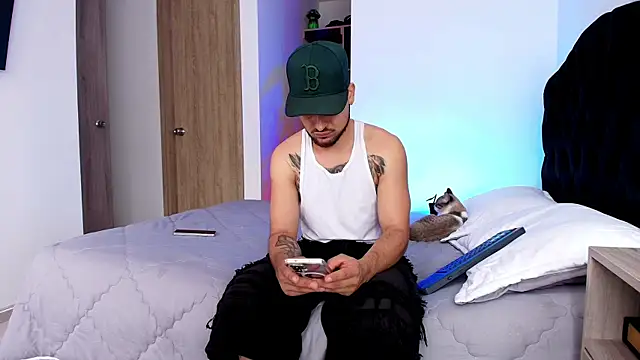 Snapshot of Aron-santoro chatting on July 9, 2026, 4:28 pm Aron-santoro online show from July 9, 2026, 4:28 pm