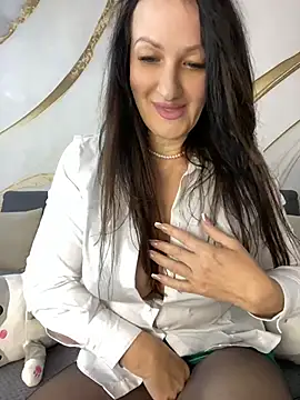 Snapshot of Katie-n chatting on June 30, 2026, 6:02 am Katie-n online show from June 30, 2026, 6:02 am