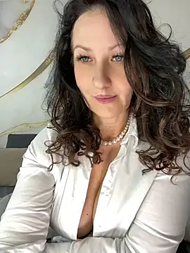 Snapshot of Katie-n chatting on July 25, 2026, 4:20 am Katie-n online show from July 25, 2026, 4:20 am