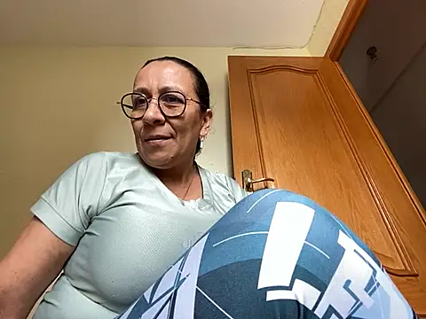 Snapshot of sweeviolet chatting on February 21, 2025, 12:38 pm sweeviolet online show from February 21, 2025, 12:38 pm