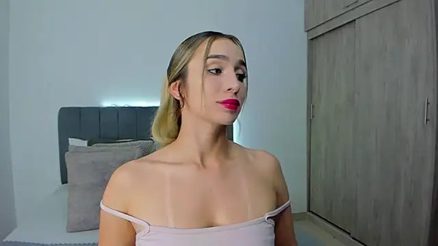 im sarah34 online show from June 12, 2026, 2:53 am