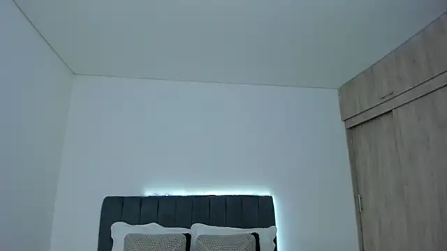 im sarah34 online show from June 14, 2026, 6:53 pm