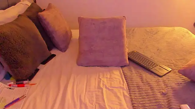 im sarah34 online show from February 16, 2025, 10:33 pm