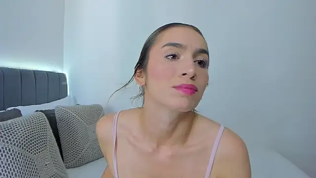 Snapshot of im_sarah34 chatting on July 24, 2026, 7:10 pm im sarah34 online show from July 24, 2026, 7:10 pm