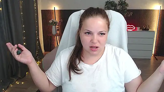 Crazyy girl  online show from July 1, 2026, 4:02 am