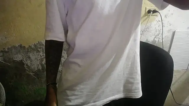 Snapshot of Sxntisaul__ chatting on December 16, 2025, 12:20 pm Sxntisaul online show from December 16, 2025, 12:20 pm