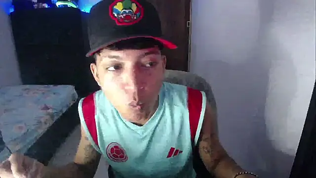 Snapshot of Sxntisaul__ chatting on February 8, 2025, 2:05 pm Sxntisaul online show from February 8, 2025, 2:05 pm