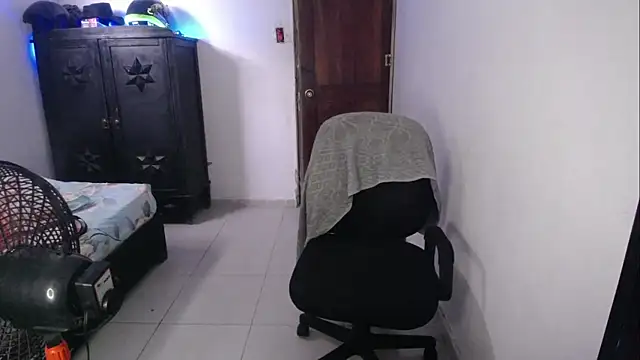 Snapshot of Sxntisaul__ chatting on February 8, 2025, 9:36 pm Sxntisaul online show from February 8, 2025, 9:36 pm