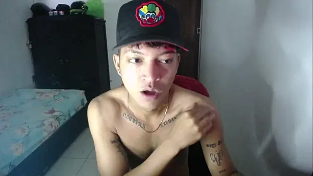 Snapshot of Sxntisaul__ chatting on February 10, 2025, 12:08 pm Sxntisaul online show from February 10, 2025, 12:08 pm