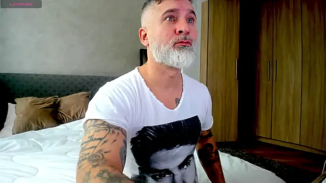 BlowMyXXL online show from February 17, 2025, 7:04 am