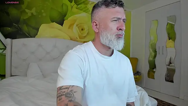 BlowMyXXL online show from March 27, 2026, 2:40 pm