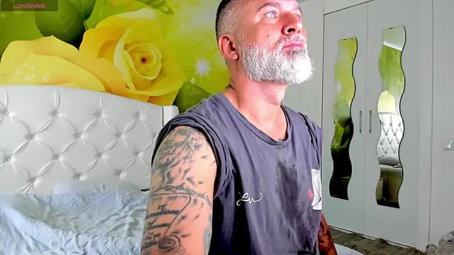 BlowMyXXL online show from November 6, 2025, 8:18 am