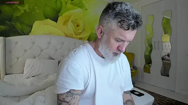 BlowMyXXL online show from April 2, 2026, 5:36 am