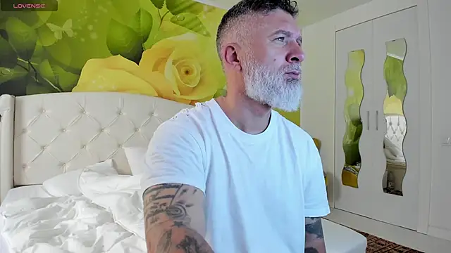 BlowMyXXL online show from March 29, 2026, 7:32 am