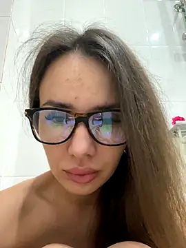 TeenieM online show from December 3, 2025, 11:36 pm