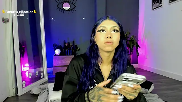 Raven Witch  online show from May 4, 2026, 6:22 pm
