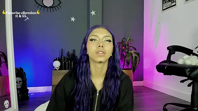 Snapshot of Raven_Witch_ chatting on August 2, 2026, 6:05 pm Raven Witch online show from August 2, 2026, 6:05 pm