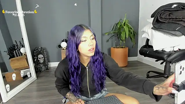 Raven Witch  online show from June 19, 2026, 5:52 pm