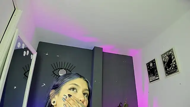 Raven Witch  online show from June 5, 2026, 6:13 pm