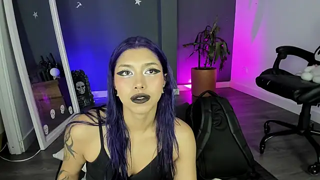 Snapshot of Raven_Witch_ chatting on July 24, 2026, 5:42 pm Raven Witch online show from July 24, 2026, 5:42 pm