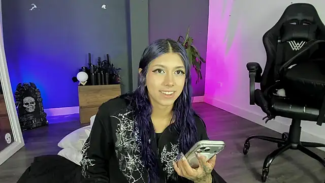 Snapshot of Raven_Witch_ chatting on June 29, 2026, 3:34 pm Raven Witch online show from June 29, 2026, 3:34 pm