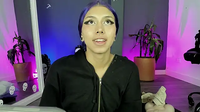 Snapshot of Raven_Witch_ chatting on August 3, 2026, 5:30 pm Raven Witch online show from August 3, 2026, 5:30 pm