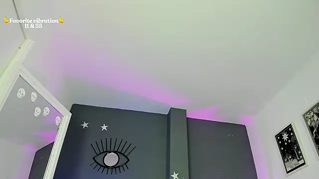 Snapshot of Raven_Witch_ chatting on August 6, 2026, 12:22 pm Raven Witch online show from August 6, 2026, 12:22 pm