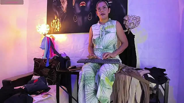 miss lucero1 online show from October 29, 2025, 1:37 am