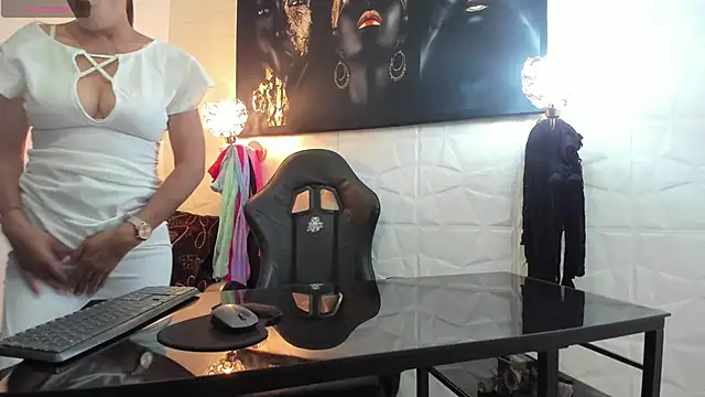 miss lucero1 online show from October 23, 2025, 2:32 am