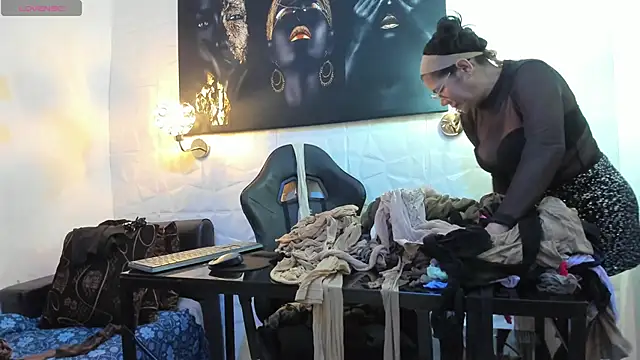 miss lucero1 online show from October 11, 2025, 1:06 am