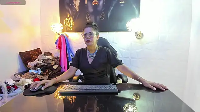 miss lucero1 online show from November 7, 2025, 11:52 pm