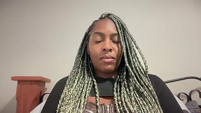 marisilva br online show from October 13, 2025, 5:25 pm