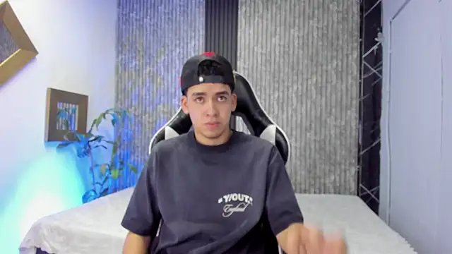 Snapshot of Mike_0233_ chatting on November 7, 2025, 4:17 am Mike 0233 online show from November 7, 2025, 4:17 am