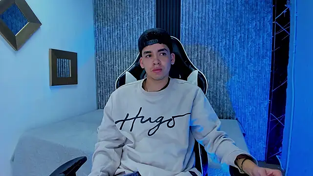 Snapshot of Mike_0233_ chatting on December 3, 2025, 3:51 am Mike 0233 online show from December 3, 2025, 3:51 am