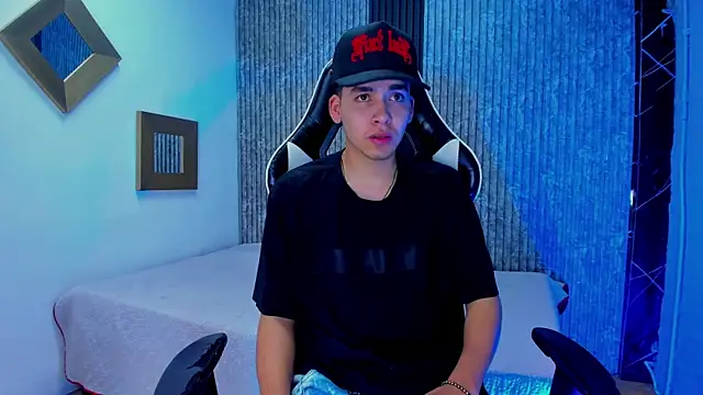 Snapshot of Mike_0233_ chatting on December 4, 2025, 4:22 am Mike 0233 online show from December 4, 2025, 4:22 am