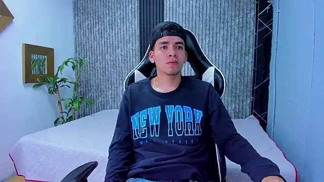 Snapshot of Mike_0233_ chatting on November 6, 2025, 4:16 am Mike 0233 online show from November 6, 2025, 4:16 am