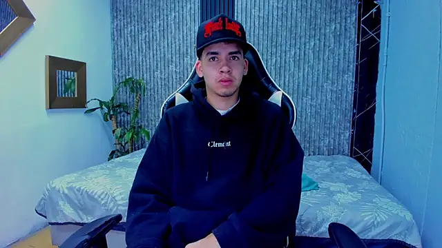 Snapshot of Mike_0233_ chatting on November 16, 2025, 4:17 am Mike 0233 online show from November 16, 2025, 4:17 am