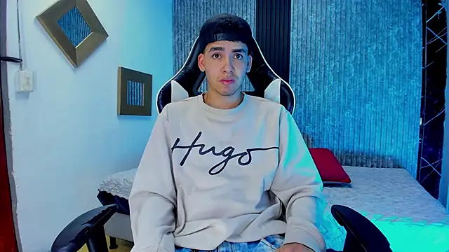 Snapshot of Mike_0233_ chatting on December 5, 2025, 5:06 am Mike 0233 online show from December 5, 2025, 5:06 am