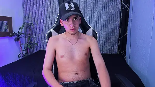 Snapshot of Mike_0233_ chatting on October 22, 2025, 4:23 am Mike 0233 online show from October 22, 2025, 4:23 am